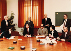 1978年，許文思帶領(lǐng)上海醫(yī)藥工業(yè)研究院代表團在德國赫斯特公司考察。1994年許文思當選首批中國工程院院士